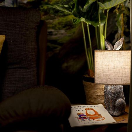 The Hidden Valley - A Stylish Rural Retreat, Perfect For Families セント・クリアーズ エクステリア 写真